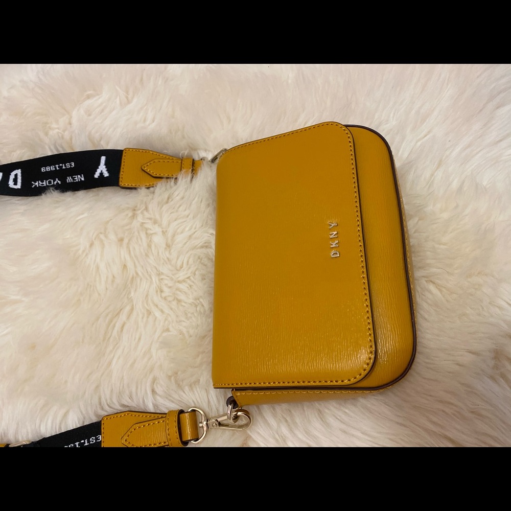 Dkny Anna Flap Leather Crossbody